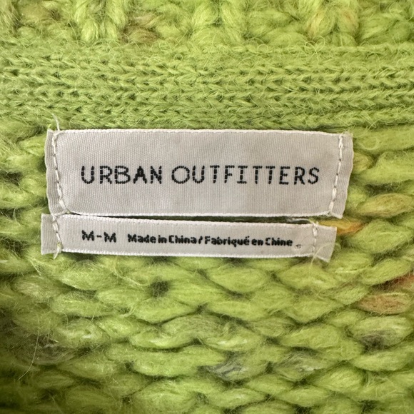 Urban Outfitters Cameron Cable Knit Cardigan Green Size Medium Cropped Sweater - Picture 3 of 6